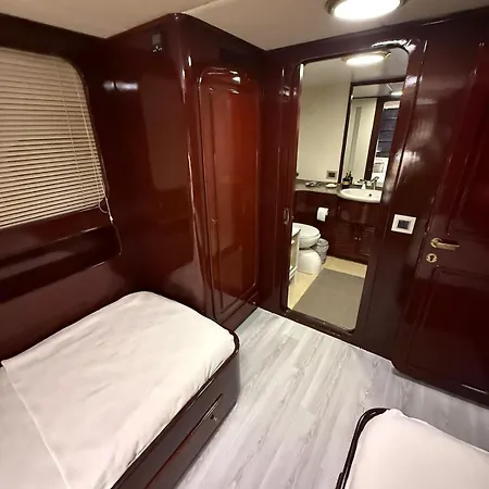 Botel 27m Benetti Luxury Yacht In *