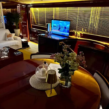 27m Benetti Luxury Yacht In *