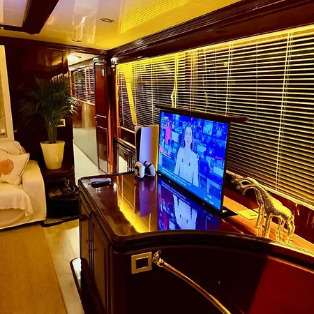 27m Benetti Luxury Yacht In
