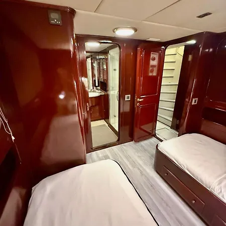 Botel 27m Benetti Luxury Yacht In