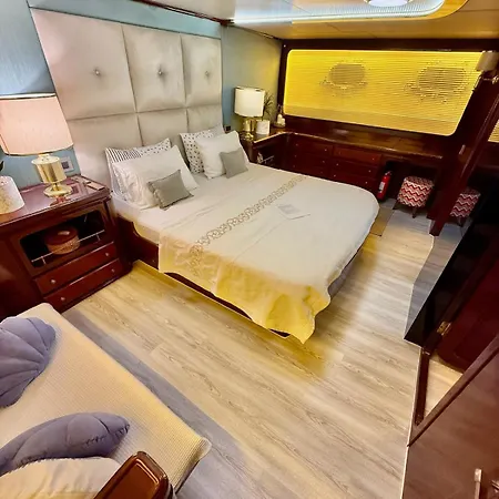 27m Benetti Luxury Yacht In Botel Çeşme