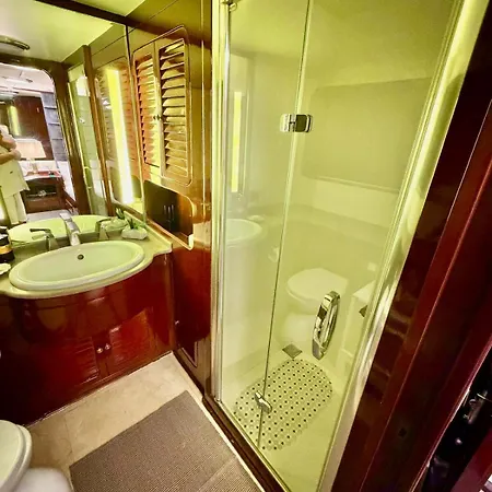 27m Benetti Luxury Yacht In Botel Çeşme