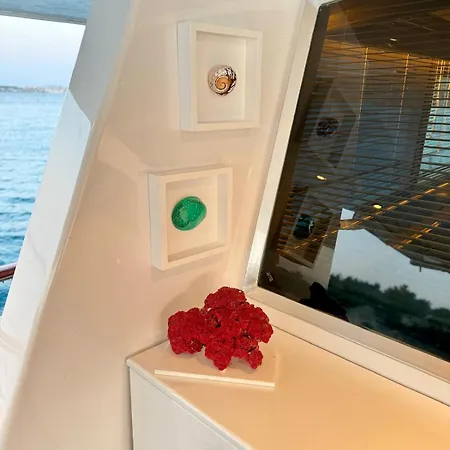 27m Benetti Luxury Yacht In Botel *