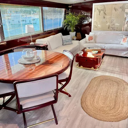 27m Benetti Luxury Yacht In * Çeşme