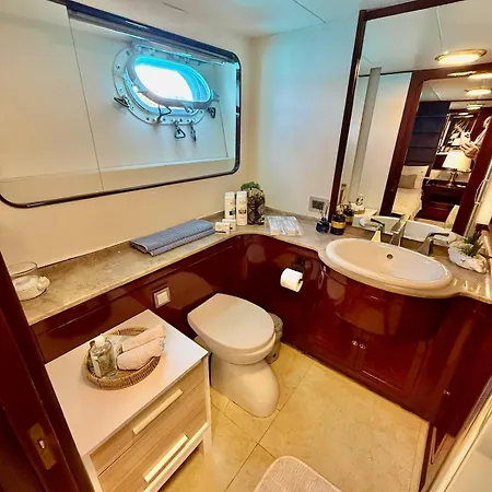 27m Benetti Luxury Yacht In Botel *