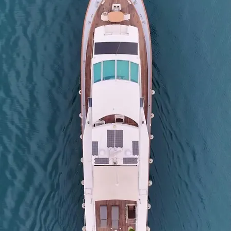 Botel 27m Benetti Luxury Yacht In Çeşme
