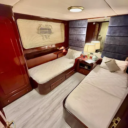 27m Benetti Luxury Yacht In Botel Çeşme