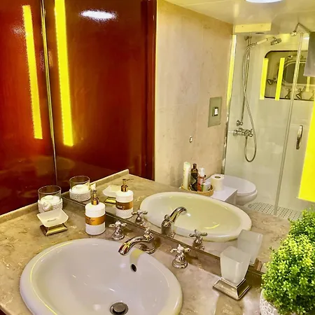 27m Benetti Luxury Yacht In *