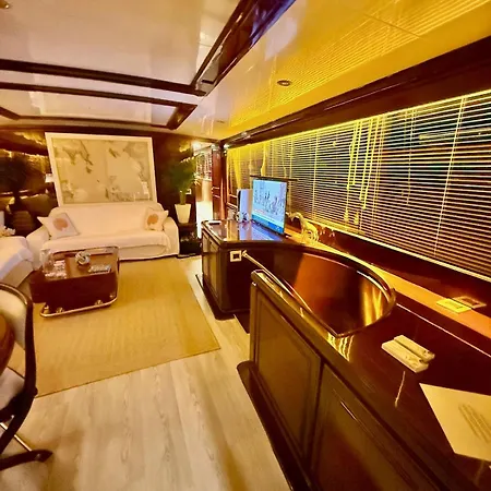 27m Benetti Luxury Yacht In Botel *