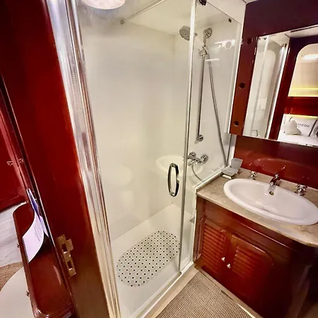 Botel 27m Benetti Luxury Yacht In *